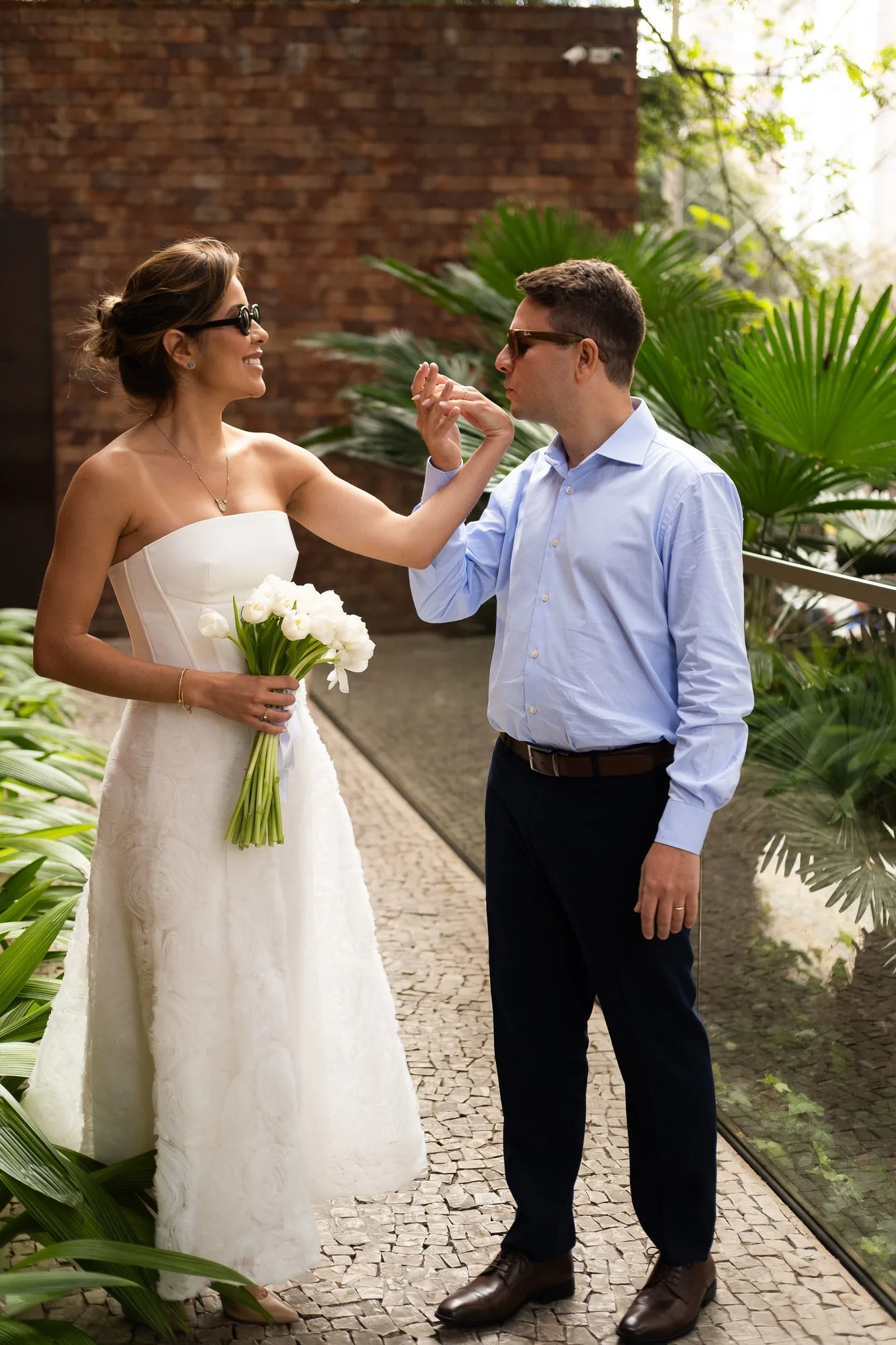 Anne e Rafael no jardim do Fasano