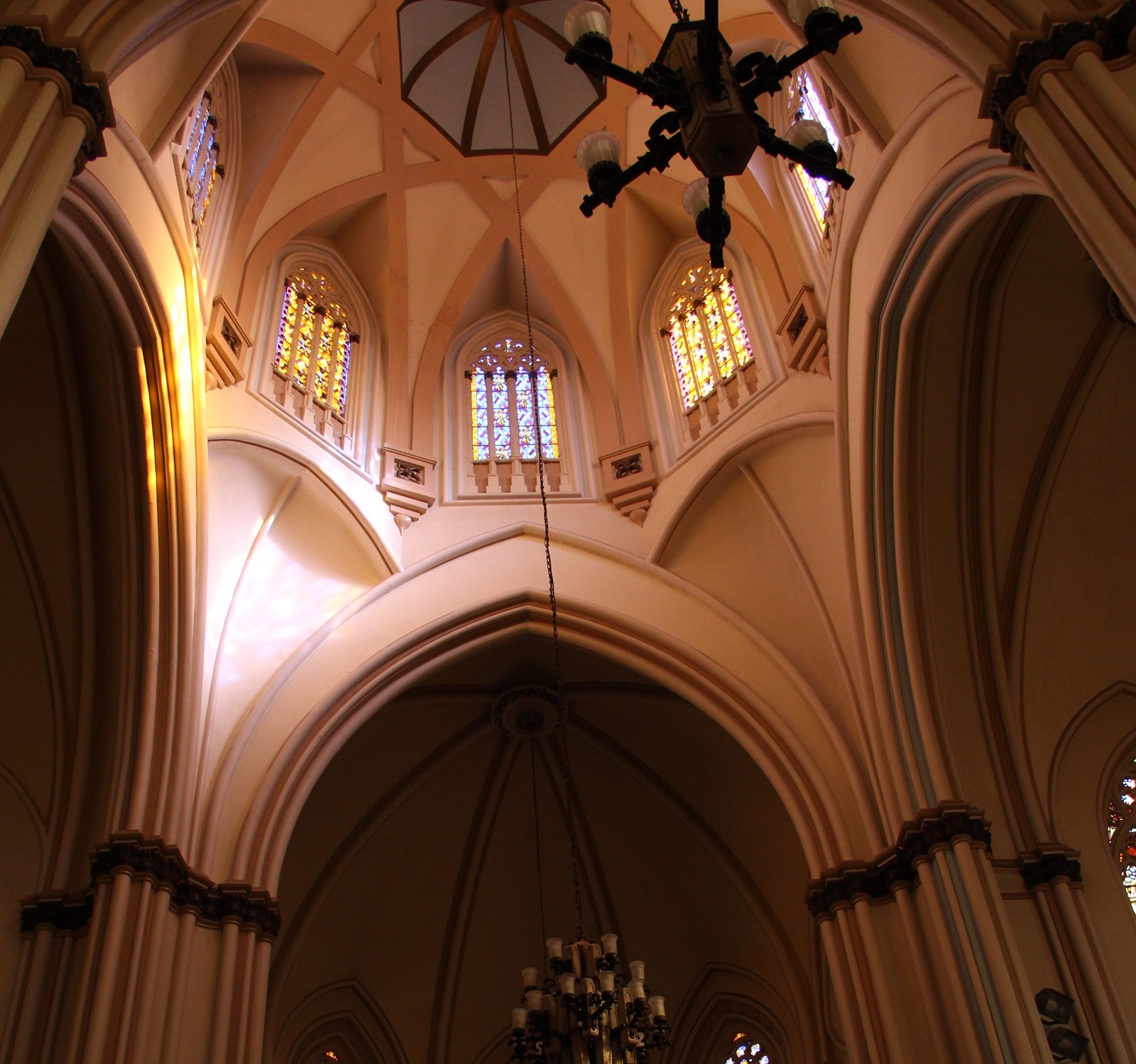 Interior da Basílica de Lourdes